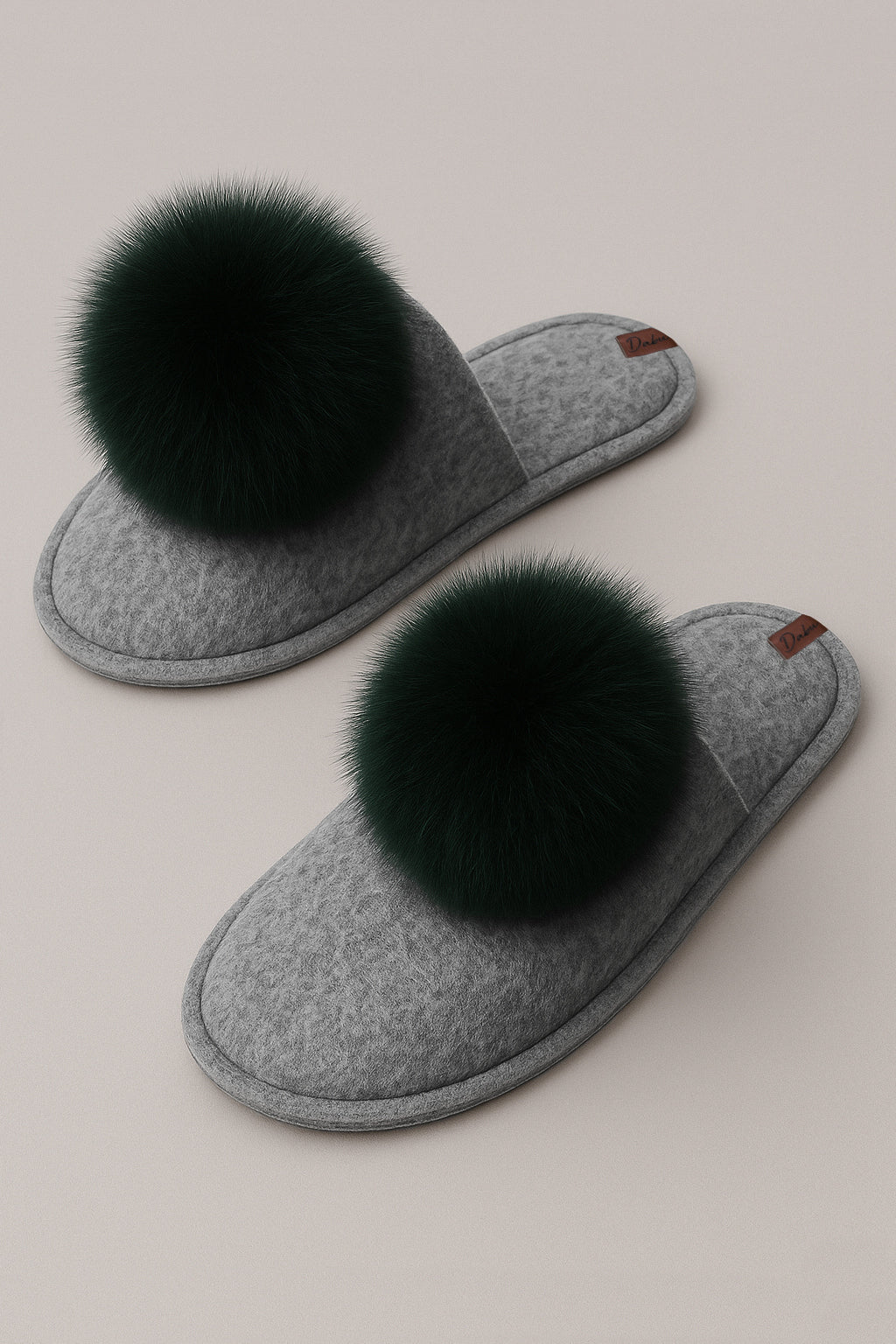 26. Tapkės su tamsiai žaliais bumbulais_@_diamond.shots_.JPG__PID:26946116-372b-4f3b-9ace-d4c0d9d08e43