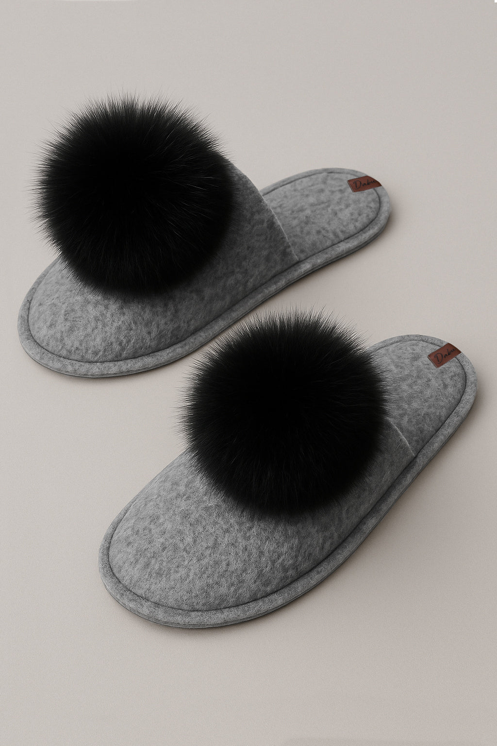 25. Tapkės su juodais bumbulais_@_diamond.shots_.JPG__PID:f0269461-1637-4b9f-bbda-ced4c0d9d08e
